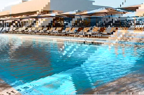 Foto 26 - Minutes to Disney Chic Dream Villa With Stunning Patio and Resort Perks