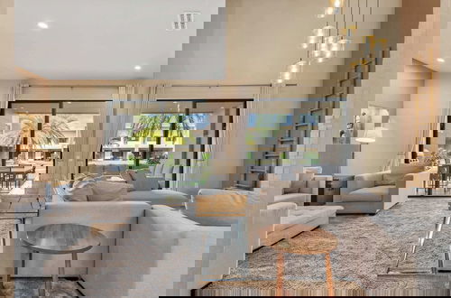 Foto 19 - Minutes to Disney Chic Dream Villa With Stunning Patio and Resort Perks