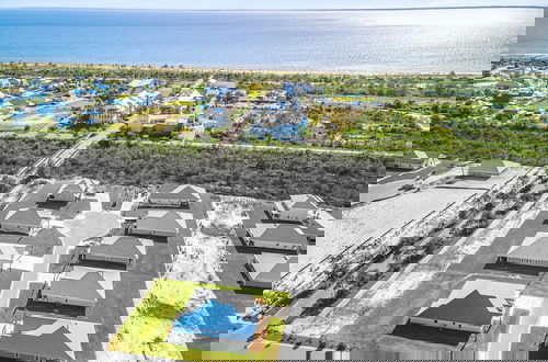 Foto 32 - Sunset Shores Modern Oasis by the Sea