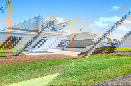 Foto 3 - Sunset Shores Modern Oasis by the Sea
