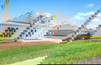 Foto 3 - Sunset Shores Modern Oasis by the Sea