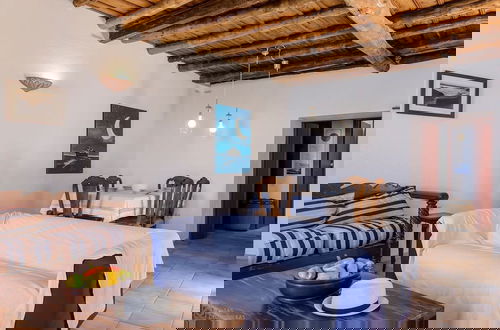 Foto 6 - Waveside Sanctuary - Luxurious Seastone Villa