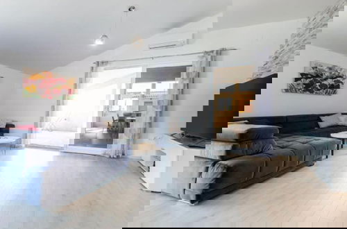 Foto 10 - Cozy Three Bedroom Apartment With Terrace in Zadar