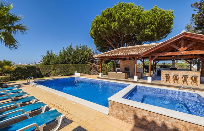 Villa Amendoeira in Olhos de gua - Foto 6