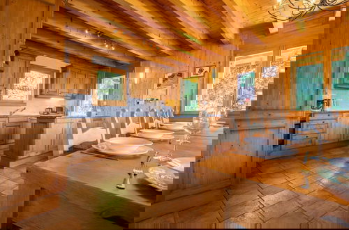 Foto 8 - Spacious Chalet With Patio Facing Mountains