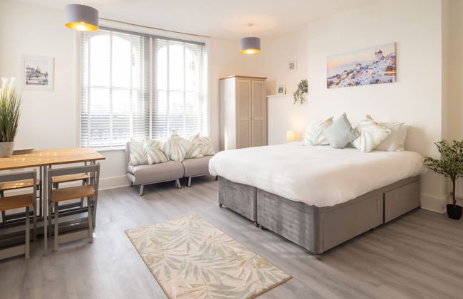 Host Stay Harbour Lights - Photo 1