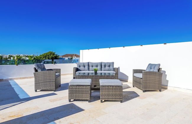 3-BR Villa with Pool & Rooftop Jacuzzi - Foto 63