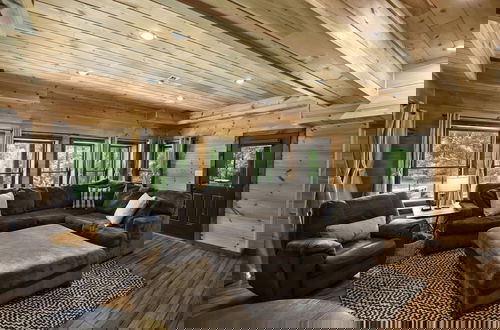 Foto 4 - Bankhead Lodge by Avantstay Waterfront Log Cabin