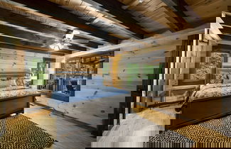 Foto 2 - Bankhead Lodge by Avantstay Waterfront Log Cabin