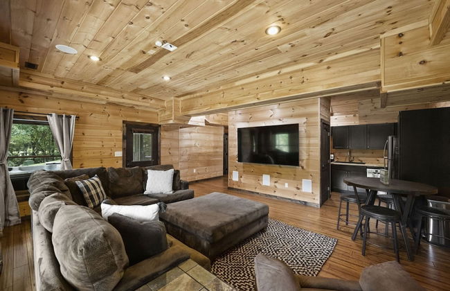 Bankhead Lodge by Avantstay Waterfront Log Cabin - Photo 48