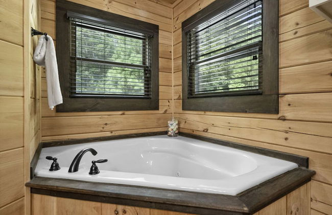 Bankhead Lodge by Avantstay Waterfront Log Cabin - Photo 25