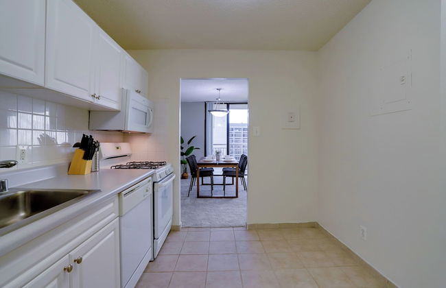 Modern Spacious Apt Crystal City - Foto 12