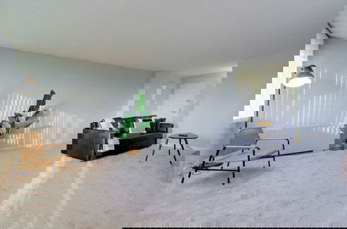 Photo 14 - Modern Spacious Apt Crystal City