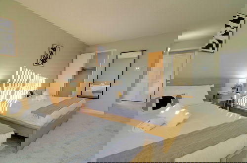 Photo 5 - Modern Spacious Apt Crystal City