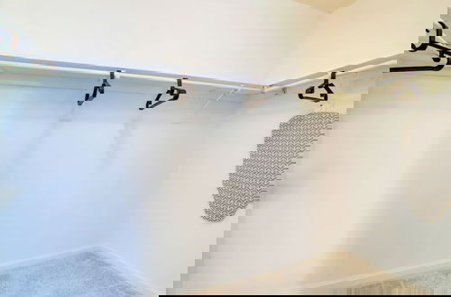 Photo 30 - Modern Spacious Apt Crystal City