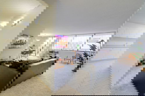Photo 20 - Modern Spacious Apt Crystal City