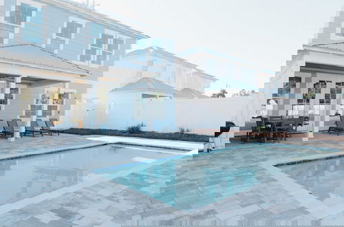 Foto 37 - Enclave at Lyndell Lane by Avantstay Private Pool