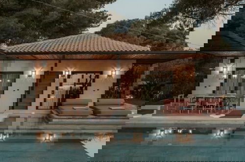 Foto 10 - Pure Beachfront Villa with pool