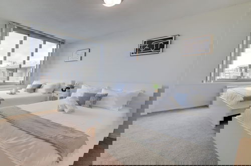 Photo 5 - Airport Proximity- Apt in Crystal City