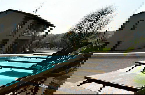 Foto 13 - Cosy Apartment in Iseo With Pool