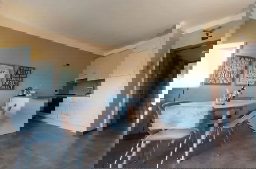 Foto 6 - Cosy Apartment in Iseo With Pool