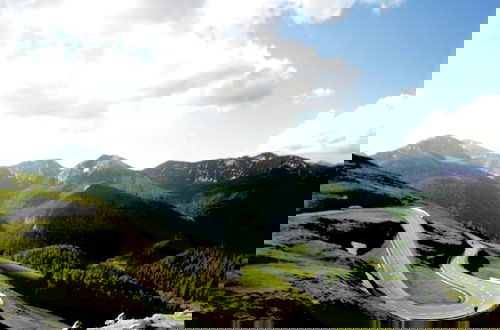 Photo 25 - Comfortable Apartment With Mountain View