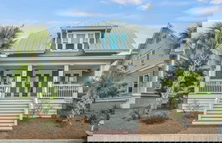 Foto 3 - Barefoot Paradise by Avantstay Walk to Beach Pool Bikes