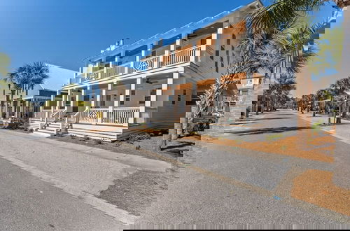 Foto 46 - Pappou s Paradise by Avantstay Private Pool Steps to Beach Sleeps 15