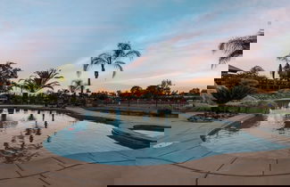 Foto 2 - Chardonnay Charm by Avantstay Luxe Group Retreat w Pool Mins to Wineries