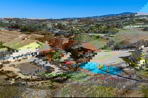 Foto 47 - Chardonnay Charm by Avantstay Luxe Group Retreat w Pool Mins to Wineries