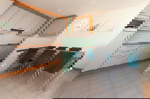Foto 6 - Apartment With Terrace and Side sea View