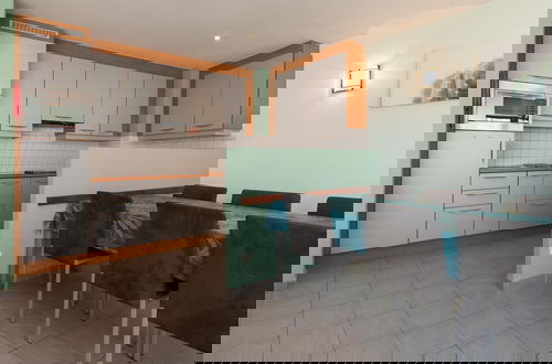 Foto 7 - Apartment With Terrace and Side sea View