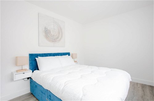 Foto 2 - Designer 2 Bedroom Apartment in West London