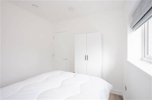 Photo 1 - Designer 2 Bedroom Apartment in West London