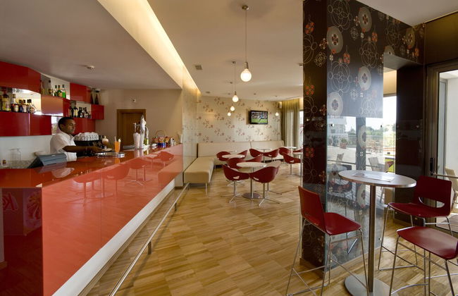 Alfagar Aparthotel - Photo 75