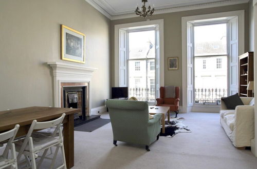 Photo 28 - Grand New Town 2 Bedroom in Central Edinburgh