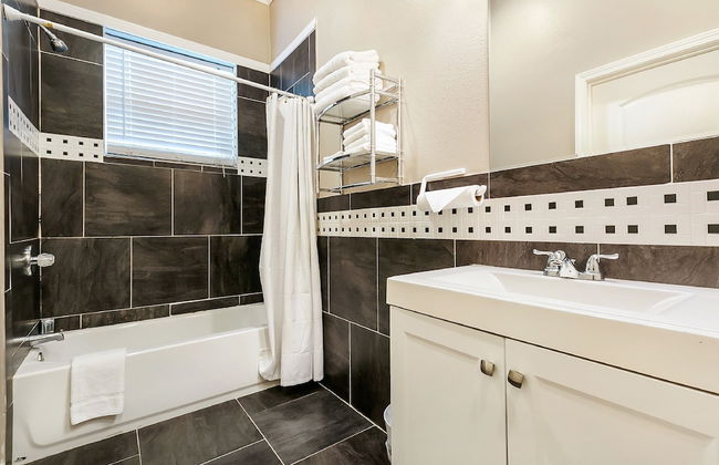 Carondelet Street Modern Suites - Photo 39