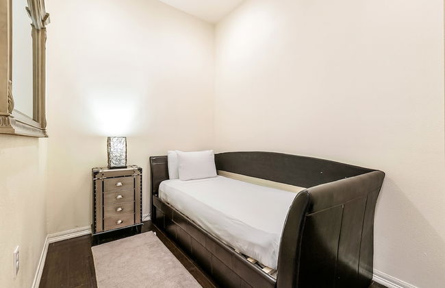 Carondelet Street Modern Suites - Photo 42