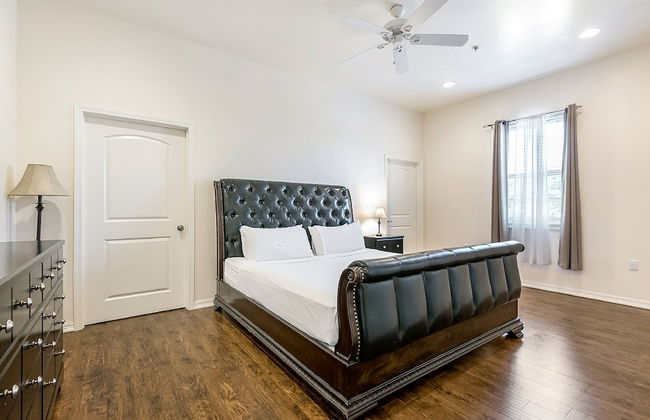 Carondelet Street Modern Suites - Photo 16