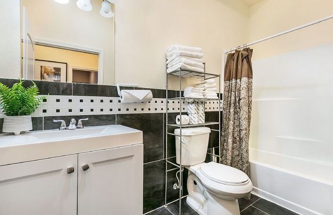 Carondelet Street Modern Suites - Photo 38