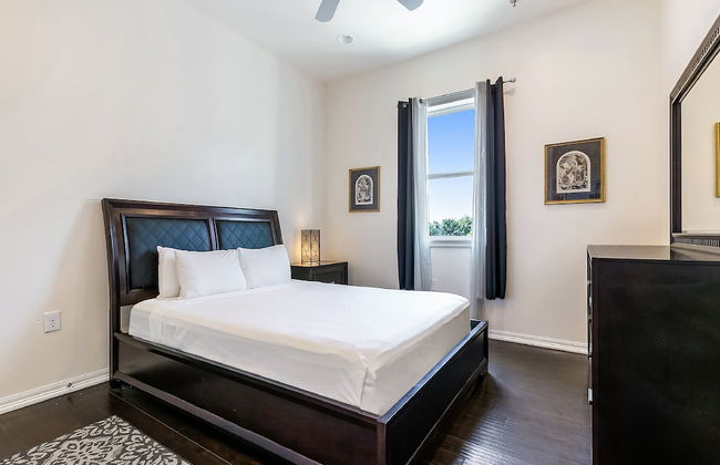 Carondelet Street Modern Suites - Photo 13