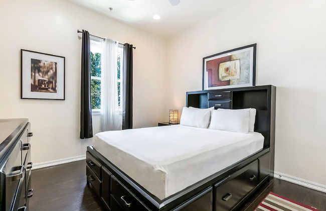 Carondelet Street Modern Suites - Photo 11