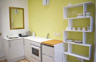 Photo 3 - Bright Comfortable Studio Apt in Leith