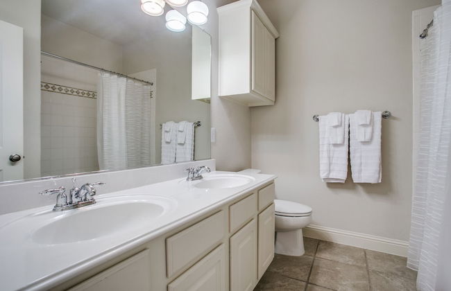 Beautifully furnished TownHome at shops - Photo 21