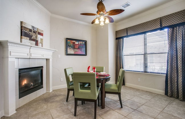 Beautifully furnished TownHome at shops - Photo 8