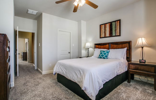 Beautifully furnished TownHome at shops - Photo 3