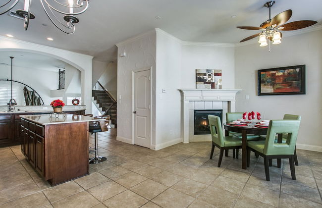 Beautifully furnished TownHome at shops - Photo 9