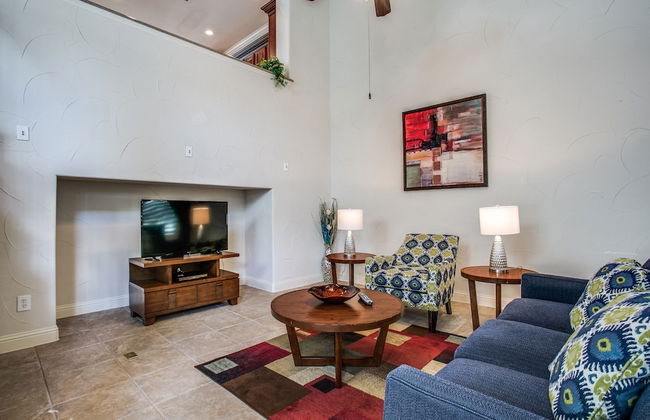 Beautifully furnished TownHome at shops - Photo 14