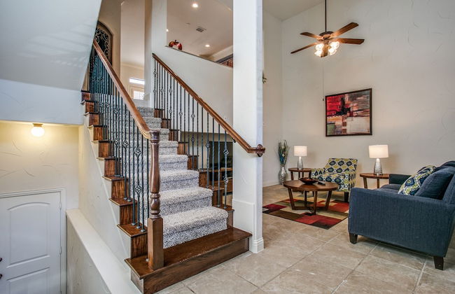 Beautifully furnished TownHome at shops - Photo 18