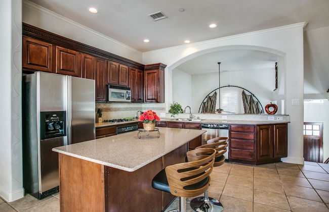 Beautifully furnished TownHome at shops - Photo 12